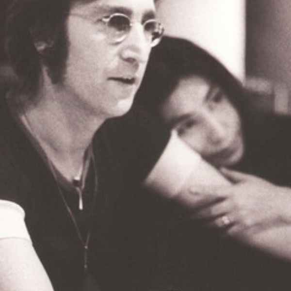  080124.aprev.JohnLennon.MindGamesgatefoldpic.jpg